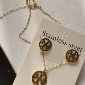 Charmoire-Pendant Set